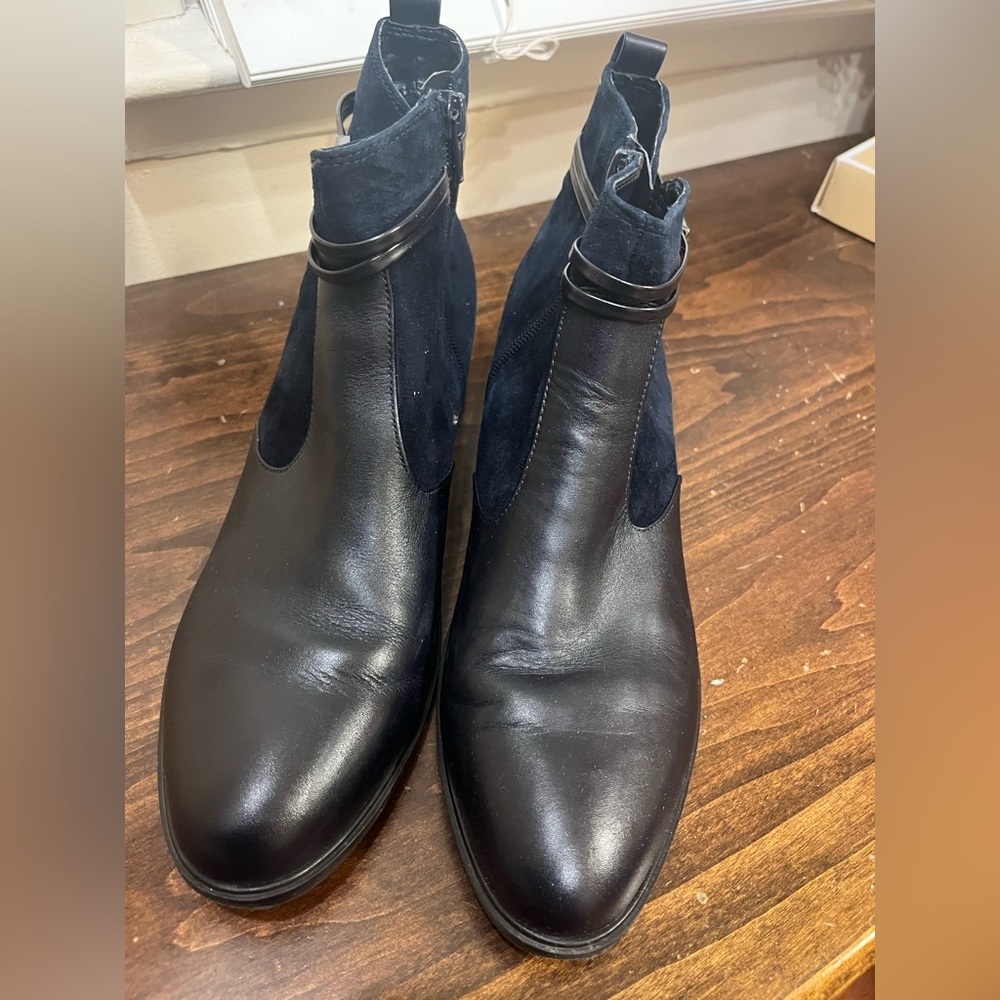 Bandolino suede navy and black leather bootie